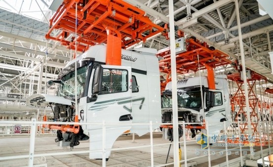 商用車市場(chǎng)收獲“金色十月” 解放、重汽中重卡單月銷量1.7萬(wàn)+