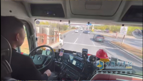 延安重卡S700高效舒適又增收 翁師傅貨運事業(yè)的盈利加速器