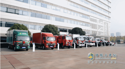 3658臺東風(fēng)車集中交付，其中TA們來自東風(fēng)商用車！