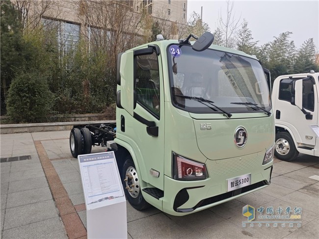陜汽商用車2025合作伙伴大會多款明星產品亮相  引燃用戶關注熱潮