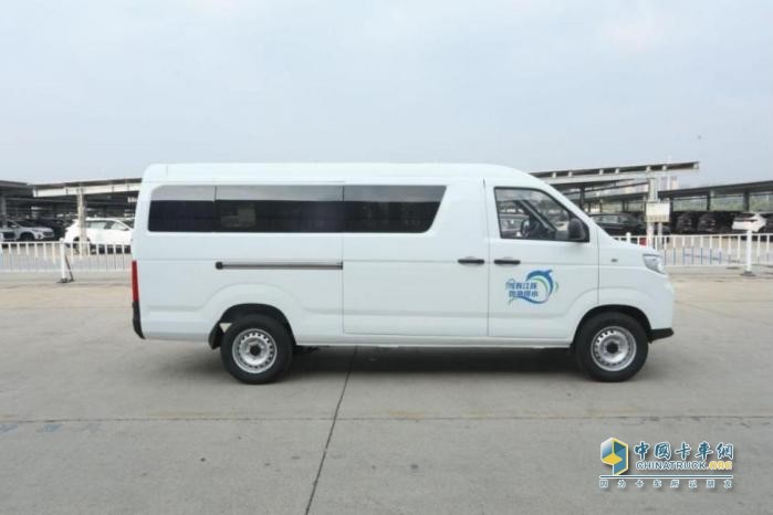 榮耀衛(wèi)冕 開瑞江豚E7客運(yùn)版奪得城市配送極致安全VAN車型大獎