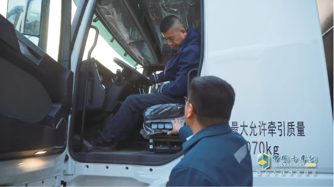 首批交付！徐工純電動牽引車開進(jìn)山東聊城