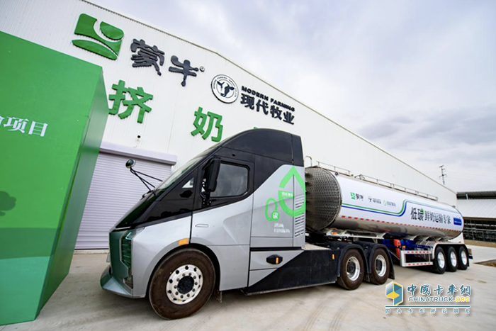 DeepWay深向星辰6×4換電牽引車(chē)榮獲值得用戶信賴(lài)純電干線物流運(yùn)輸車(chē)獎(jiǎng)項(xiàng)