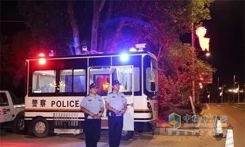 警務(wù)前移 觸角前伸—移動(dòng)警務(wù)室以 “警” 護(hù)春色，用 “心” 筑平安