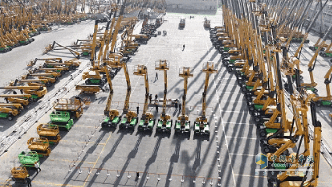 零距離、沉浸式！徐工高空作業(yè)機(jī)械邀客戶體驗……