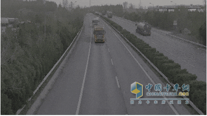 解放卡車：國車送國禮，犇！