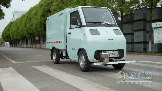 福田普羅科微微卡路面養(yǎng)護車