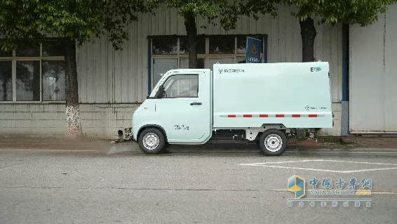 福田普羅科微微卡路面養(yǎng)護車