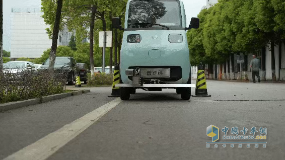 福田普羅科微微卡路面養(yǎng)護車