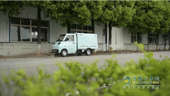 福田普羅科微微卡路面養(yǎng)護車