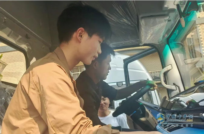 邂逅春城！徐工2.0漢界輕卡助力西南物流煥新升級