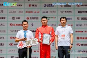 乘龍H5新能源牽引車閃耀賽場，節(jié)能與舒適并重榮獲雙項(xiàng)殊榮