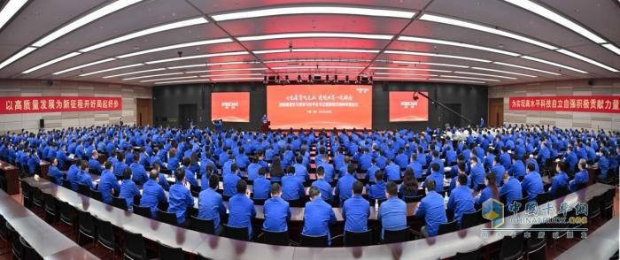 2023年3月8日，是習(xí)近平總書記對(duì)濰柴集團(tuán)發(fā)展作出重要指示五周年，當(dāng)天上午9點(diǎn)，濰柴集團(tuán)召開“心無旁騖攻主業(yè)建設(shè)世界一流強(qiáng)企”千人專題會(huì)議，重溫總書記重要指示，號(hào)召全體員工牢記囑托，堅(jiān)定不移沿著總書記指引的道路前行，奮力書寫更加亮麗的“新答卷”。