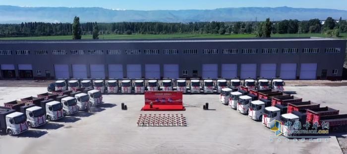 廣汽領(lǐng)程50臺(tái)純電動(dòng)牽引車成功交付鑫通集團(tuán)