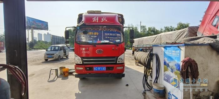 走最難最險的路！他與解放虎VH在“掛壁公路”上盤旋