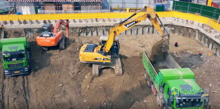 中國重汽汕德卡渣土車，全方位領航城建致富之路！