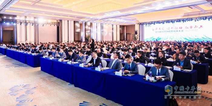 目標(biāo)銷(xiāo)量16000臺(tái)！ 2024年北汽重卡要馭勢(shì)而上
