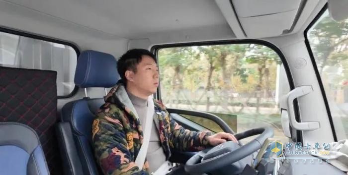 車有勁，續(xù)航遠，四川卡友對領航大G-LNG輕卡一見傾心