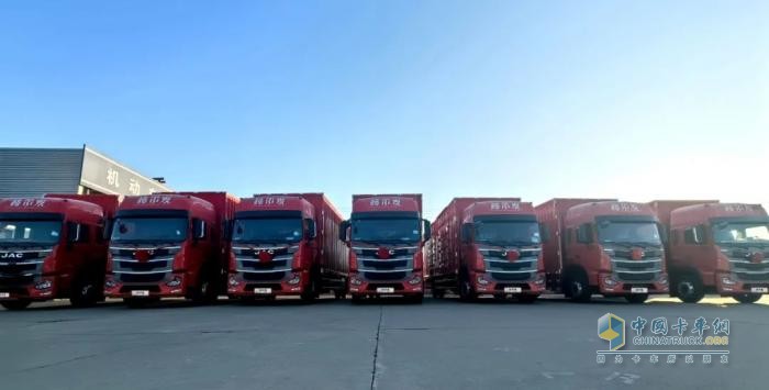 江淮重卡批量交車(chē)助力物流企業(yè)“開(kāi)門(mén)紅”！