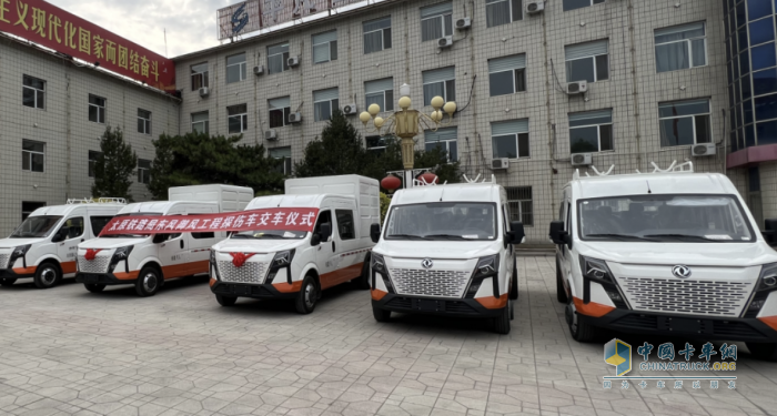 再交付！東風(fēng)御風(fēng)工程探傷車批量交付太原鐵路局