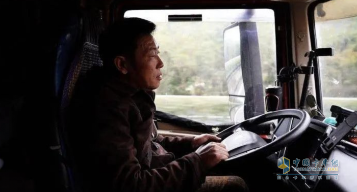 最美卡車司機(jī)李學(xué)飛：有生之年最后開的車，還會選擇聯(lián)合重卡
