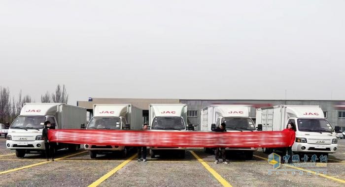 江淮1卡4月交車熱潮不斷，全場(chǎng)景適配驅(qū)動(dòng)物流高效革新