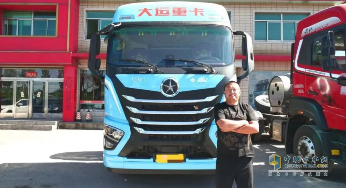 從入不敷出到月入3萬！張小林：選大運重卡 V7H LNG牽引車準(zhǔn)沒錯