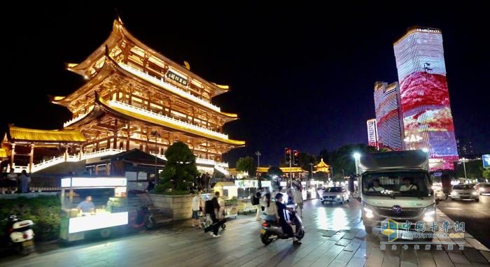 奧鈴智藍(lán)HL超混輕卡長沙打卡 無憂路權(quán) 實力遙遙領(lǐng)先