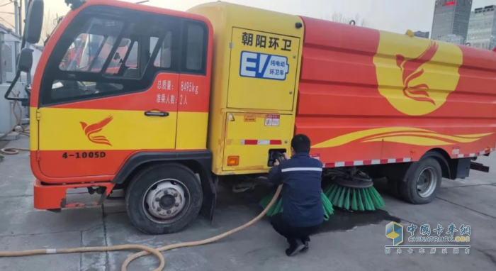 全國(guó)“兩會(huì)”正式啟幕，宇通環(huán)衛(wèi)肩負(fù)使命，為盛會(huì)護(hù)航！