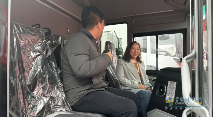 亮相申城！宇通新能源環(huán)衛(wèi)車批量交付上海