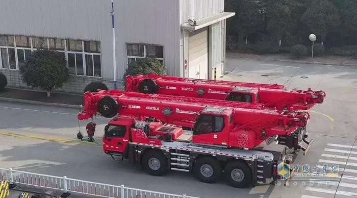 “紅”運當頭！徐工起重機啟航海外，高端市場再攀高峰！