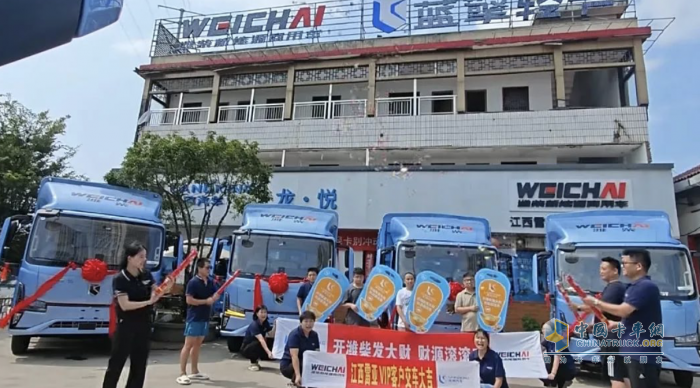 現(xiàn)象級(jí)爆款！濰柴藍(lán)擎X7新一代輕卡南昌批量交付，實(shí)力印證用戶口碑！