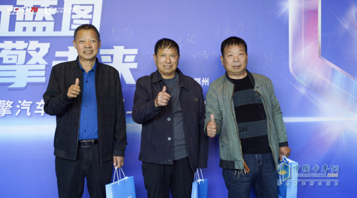引領(lǐng)變革，見證信賴，濰柴新能源藍(lán)擎汽車新品全國上市體驗之旅走進(jìn)鄭州