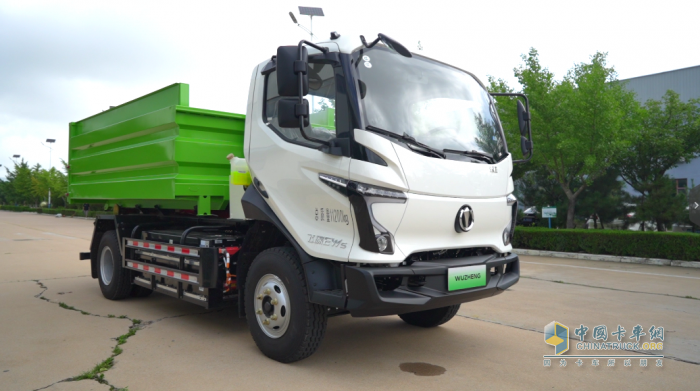 五征環(huán)?？萍技冸妱?dòng)車廂可卸式垃圾車