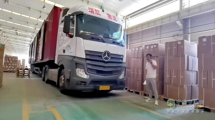 “復(fù)購者”王飛：想掙錢，買奔馳