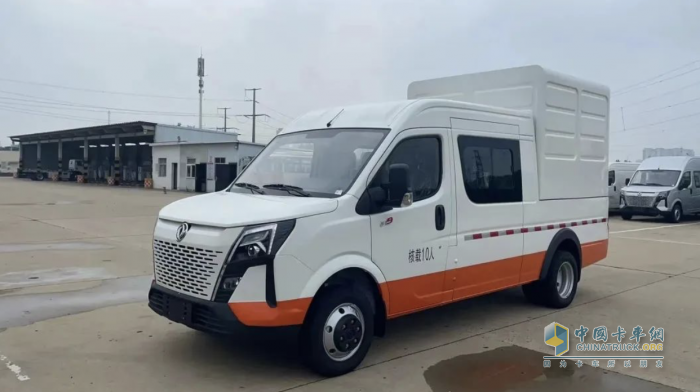 再交付！東風(fēng)御風(fēng)工程探傷車批量交付太原鐵路局