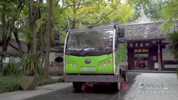 綠變成都，電動先鋒 宇通新能源環(huán)衛(wèi)車助力“蓉城”環(huán)衛(wèi)高質(zhì)量發(fā)展