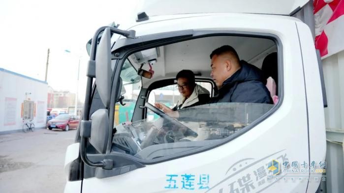 飛碟漫天飛財(cái)運(yùn)滿滿 · 車友會(huì)：一場(chǎng)“車輪上的故事會(huì)”，燃爆草原！