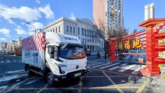 飛碟漫天飛一月行駛一萬三千公里，挑戰(zhàn)極寒、大漠、無人區(qū)
