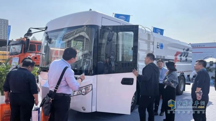 福龍馬火爆亮相2025北京環(huán)衛(wèi)展吸睛無(wú)數(shù)，新車型亮點(diǎn)大揭秘！
