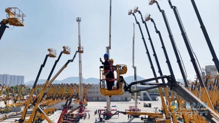 零距離、沉浸式！徐工高空作業(yè)機(jī)械邀客戶體驗……