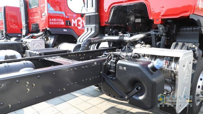 礦區(qū)山區(qū)運(yùn)輸難？乘龍H5 4×2極限自卸車(chē)輕松破局