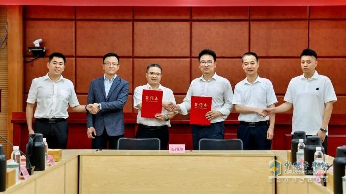 寧德時代與中國石化合作的首個重卡換電站