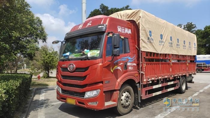 從汽車兵到運(yùn)輸人 90后卡友康瑞廣把愛好做成事業(yè)