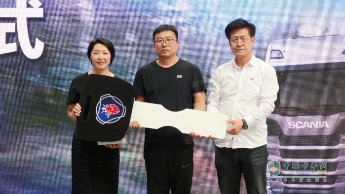 攬風(fēng)豪厲兵 盛裝新征程 斯堪尼亞石家莊經(jīng)銷商隆重開業(yè)
