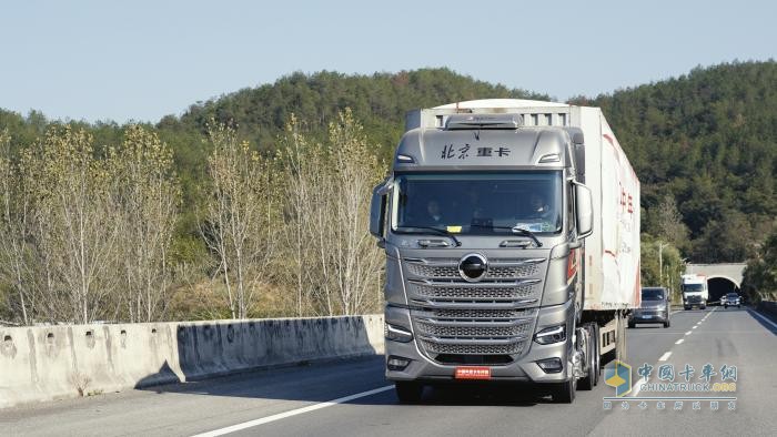 北京重卡榮膺“2024中國(guó)年度卡車(chē)(CTOY 2024)”