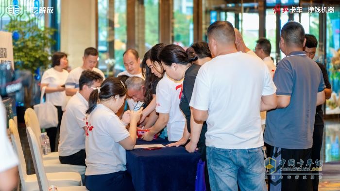 8月國內(nèi)中重卡市場供需兩弱，解放如何平穩(wěn)渡過“觀望期”？