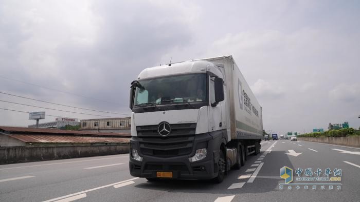 20個(gè)月行駛76萬公里 他說奔馳卡車的長(zhǎng)效全勤成就忙中不出錯(cuò)