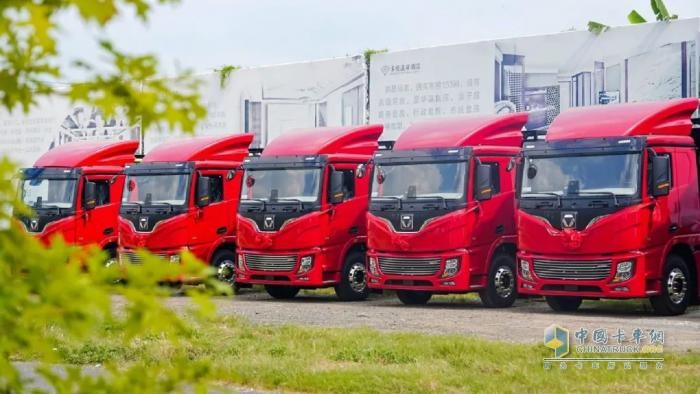 燃動(dòng)福建！百臺(tái)徐工新能源電動(dòng)牽引車交付