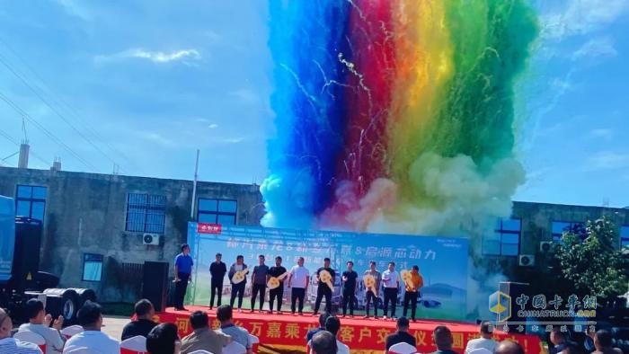 一炮打響！乘龍CTB新能源牽引車大批交付新鄉(xiāng)輝縣